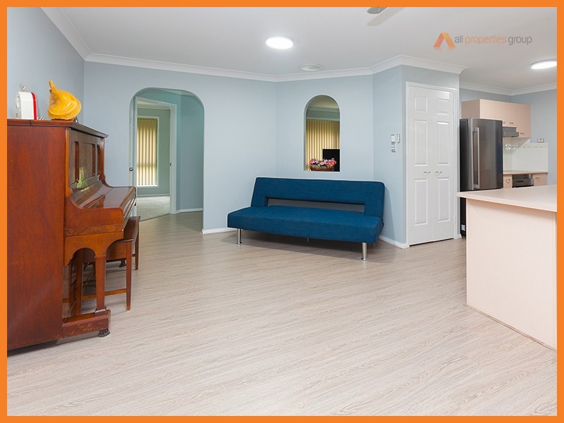1 Hillview Drive, Hillcrest QLD 4118