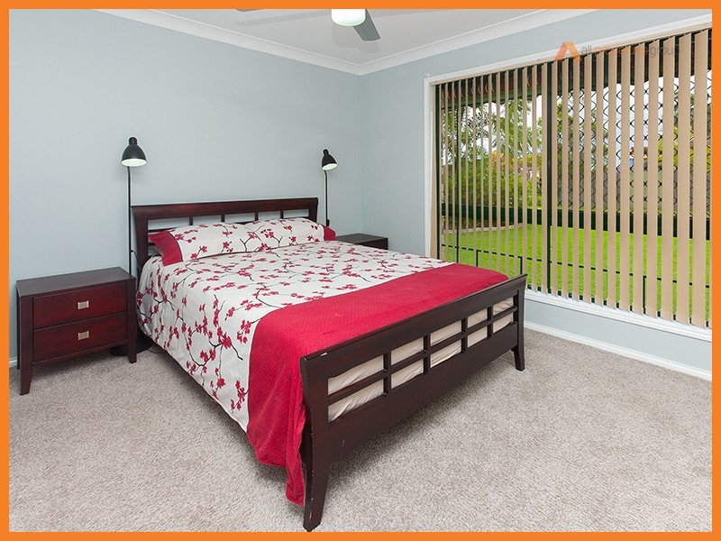1 Hillview Drive, Hillcrest QLD 4118