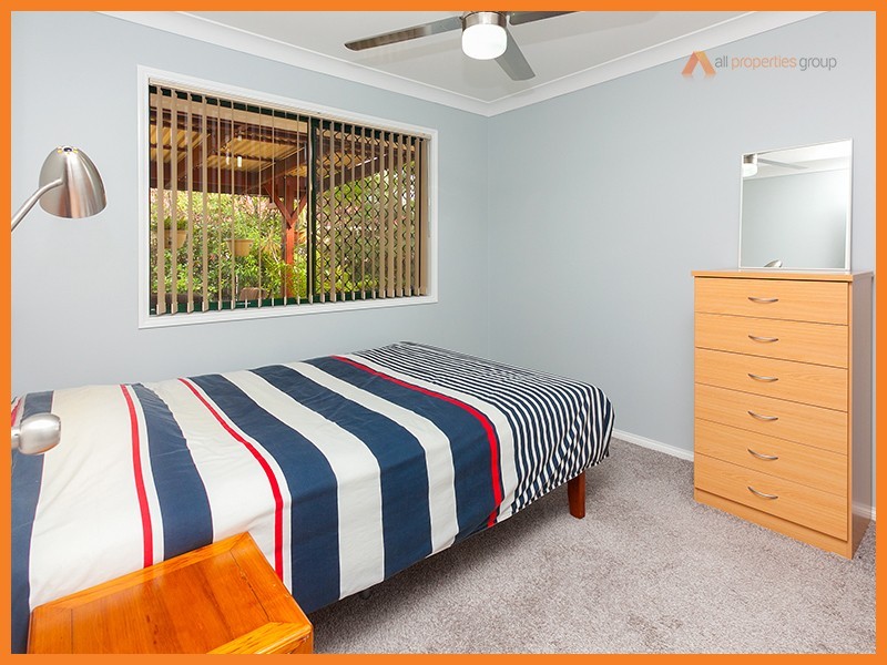 1 Hillview Drive, Hillcrest QLD 4118