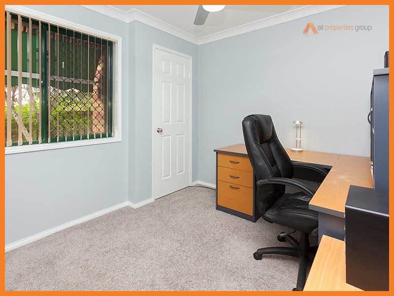 1 Hillview Drive, Hillcrest QLD 4118
