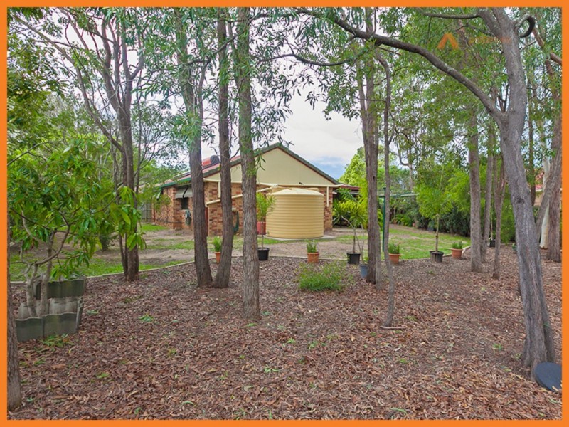 1 Hillview Drive, Hillcrest QLD 4118