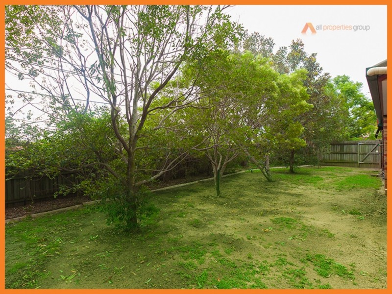1 Hillview Drive, Hillcrest QLD 4118