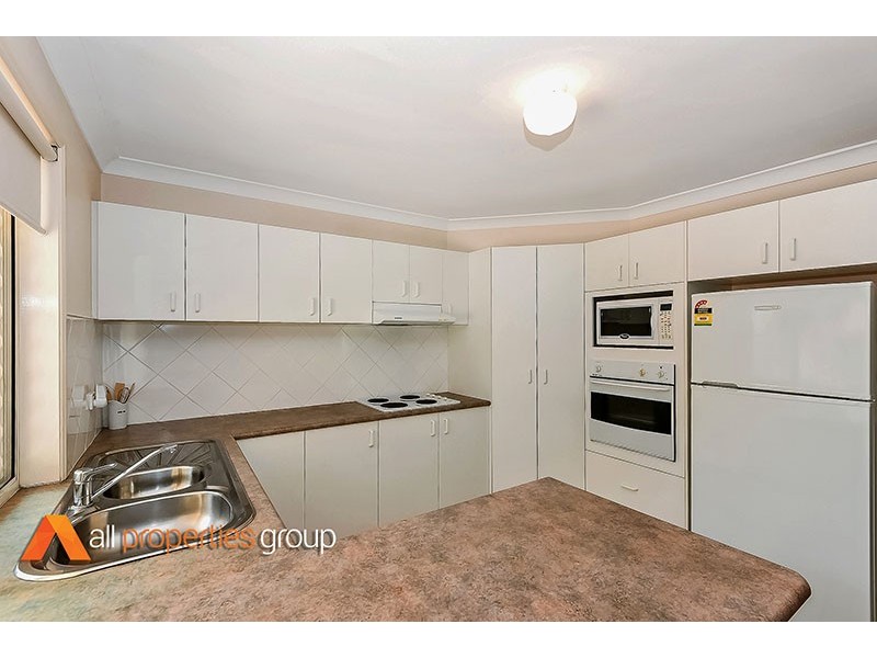 8 BENJAMINA CIRCUIT, Regents Park QLD 4118