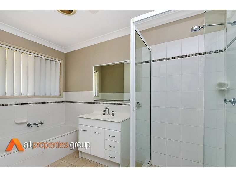 8 BENJAMINA CIRCUIT, Regents Park QLD 4118