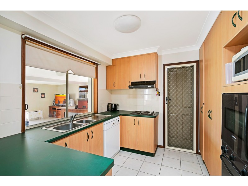 22 Gainsborough dr, Glenvale QLD 4350