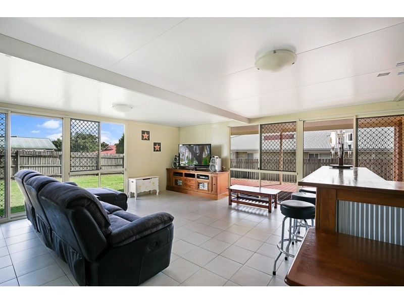 22 Gainsborough dr, Glenvale QLD 4350