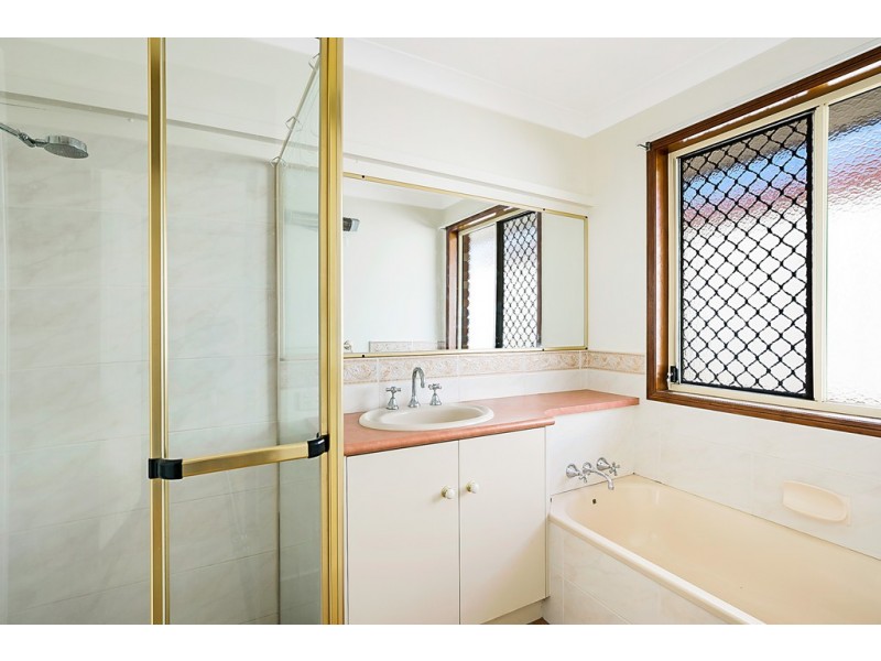 22 Gainsborough dr, Glenvale QLD 4350