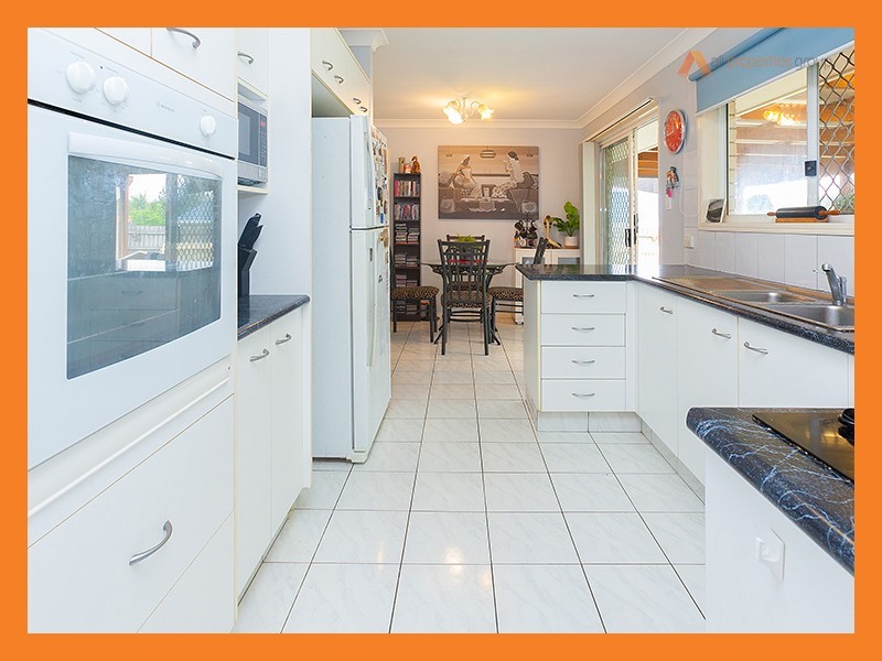52 Bushland Drive, Regents Park QLD 4118