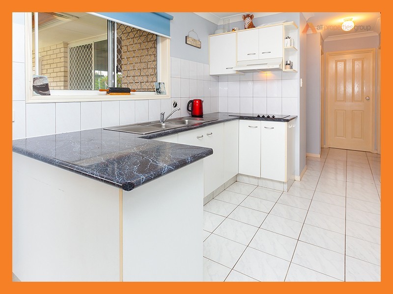 52 Bushland Drive, Regents Park QLD 4118