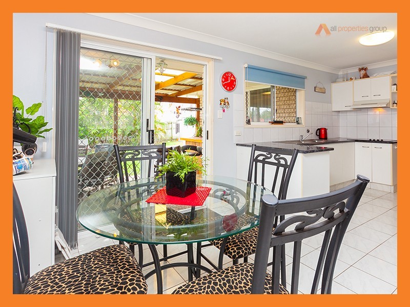 52 Bushland Drive, Regents Park QLD 4118