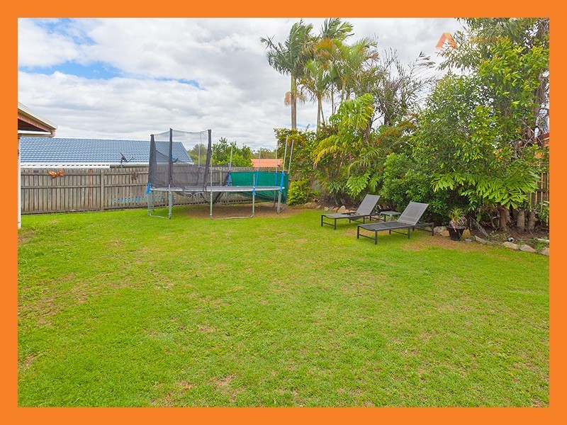 52 Bushland Drive, Regents Park QLD 4118
