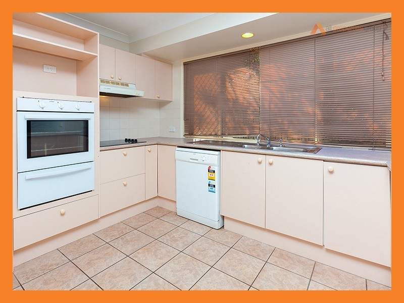 5 McKenzie Place, Forest Lake QLD 4078