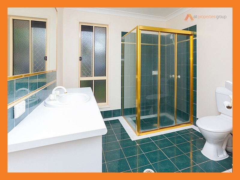 5 McKenzie Place, Forest Lake QLD 4078