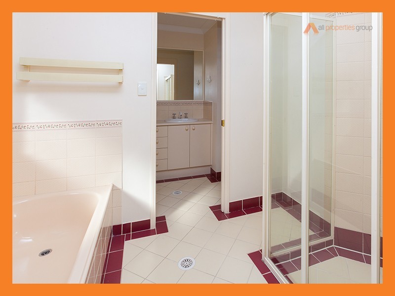 5 McKenzie Place, Forest Lake QLD 4078