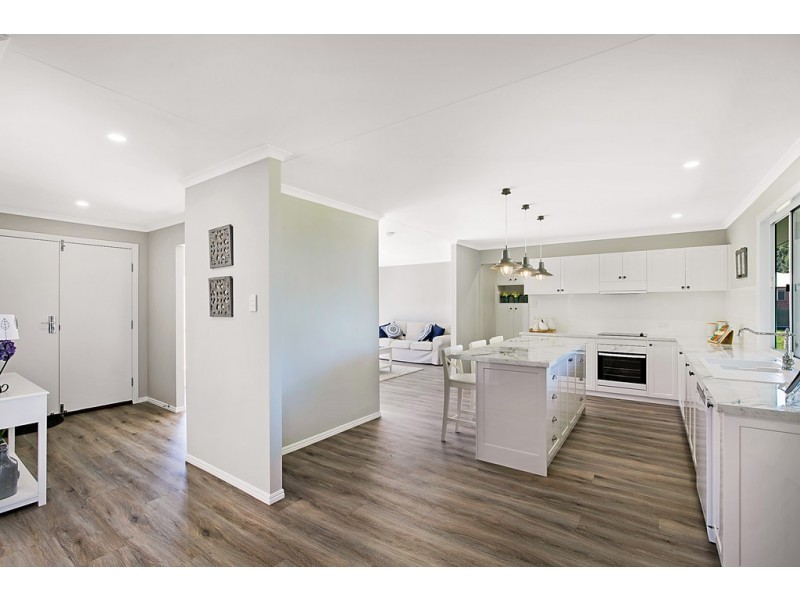 16 Dodson crescent, Mount Kynoch QLD 4350