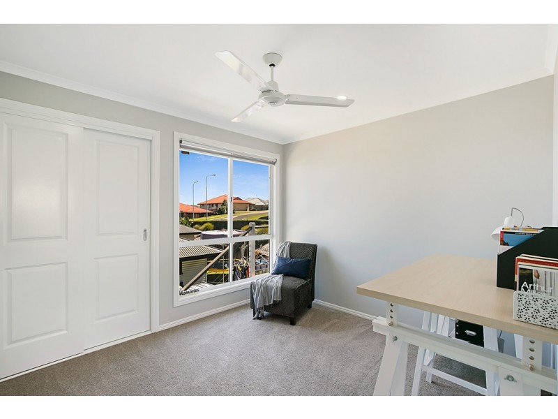 16 Dodson crescent, Mount Kynoch QLD 4350