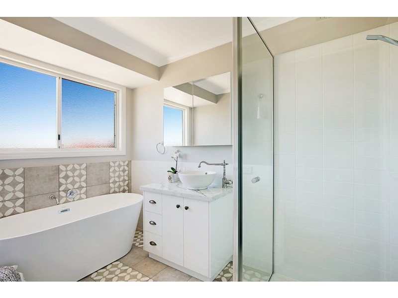 16 Dodson crescent, Mount Kynoch QLD 4350