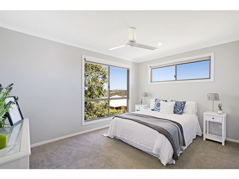 16 Dodson crescent, Mount Kynoch QLD 4350