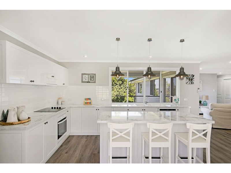 16 Dodson crescent, Mount Kynoch QLD 4350
