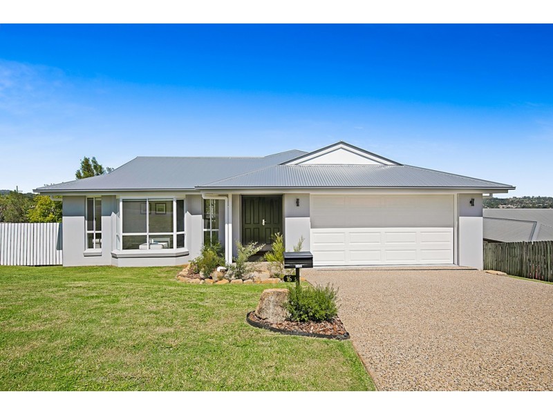 16 Dodson crescent, Mount Kynoch QLD 4350