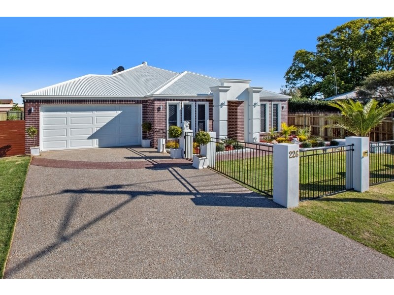 226 Spring st, Middle Ridge QLD 4350