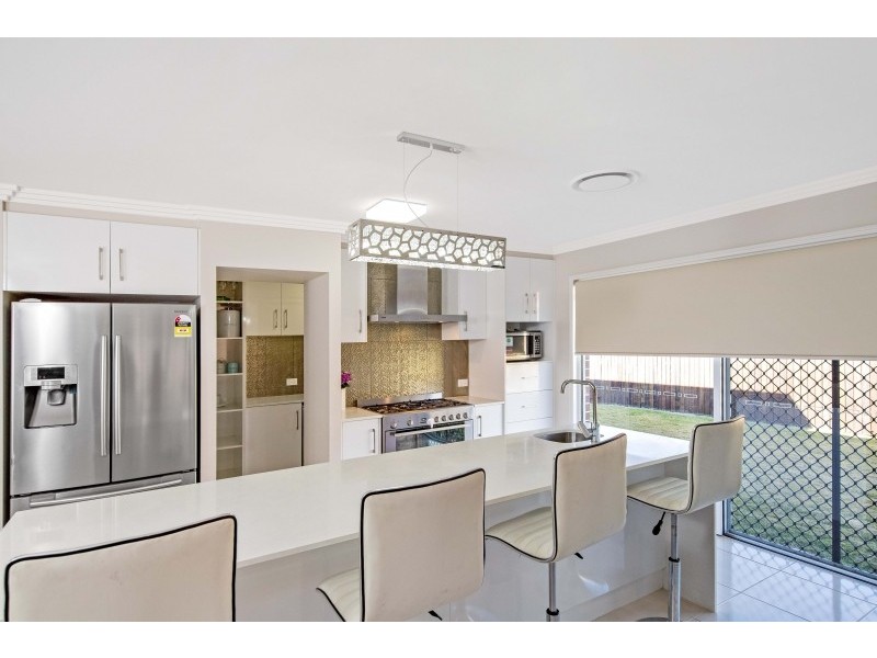 226 Spring st, Middle Ridge QLD 4350