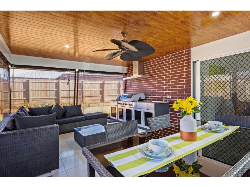 226 Spring st, Middle Ridge QLD 4350