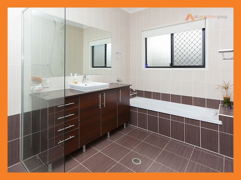 8 Firetail Court, Greenbank QLD 4124