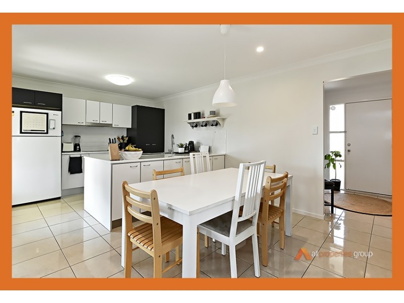 8 RAINBOW CT, Regents Park QLD 4118