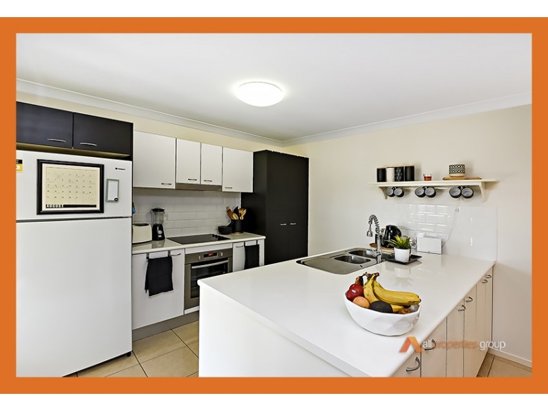 8 RAINBOW CT, Regents Park QLD 4118