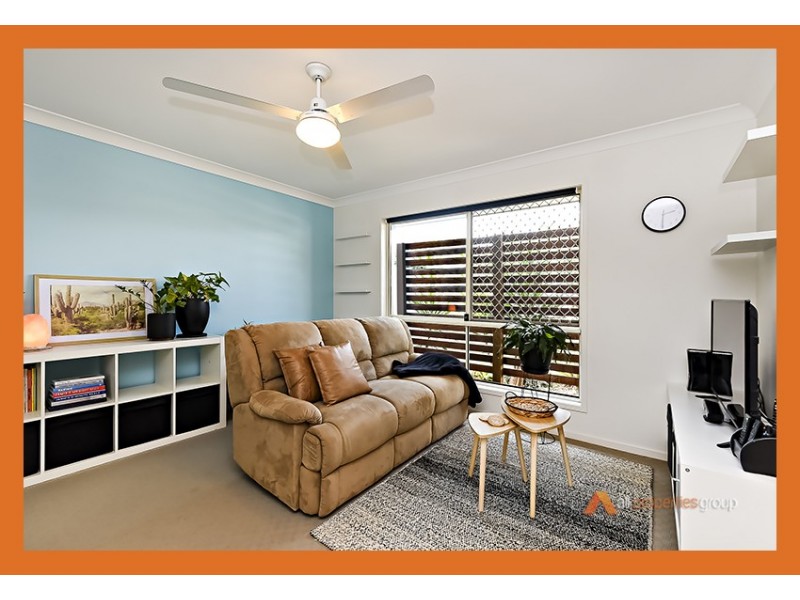 8 RAINBOW CT, Regents Park QLD 4118