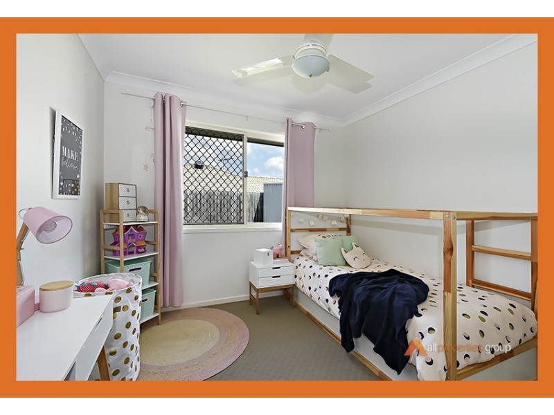 8 RAINBOW CT, Regents Park QLD 4118
