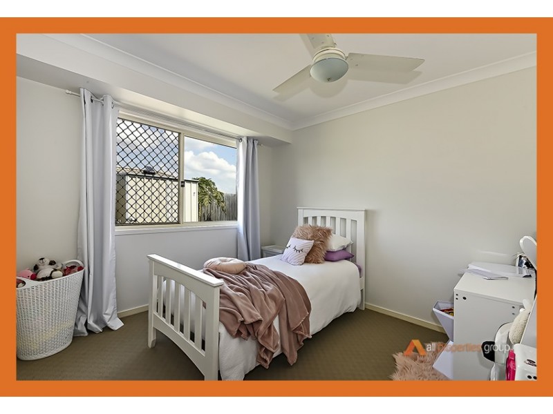 8 RAINBOW CT, Regents Park QLD 4118