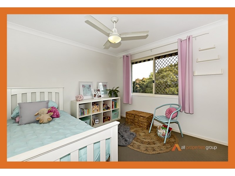 8 RAINBOW CT, Regents Park QLD 4118