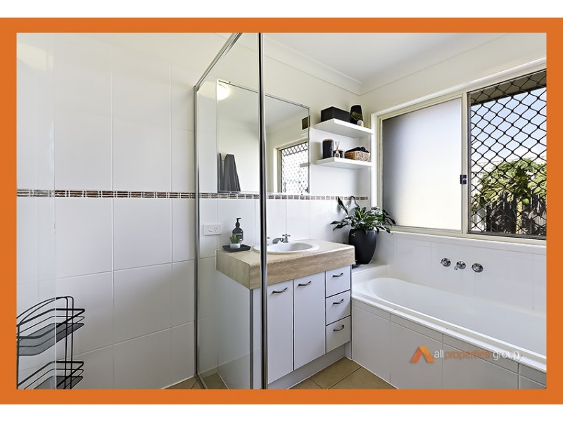 8 RAINBOW CT, Regents Park QLD 4118