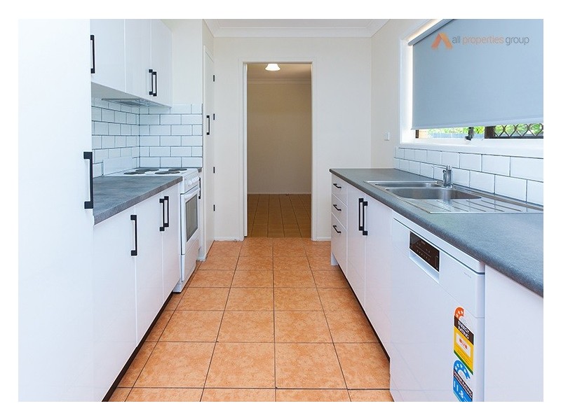 27 Whitcomb Street, Hillcrest QLD 4118