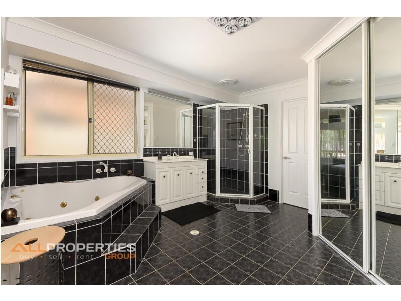 20 St James Street, Forest Lake QLD 4078