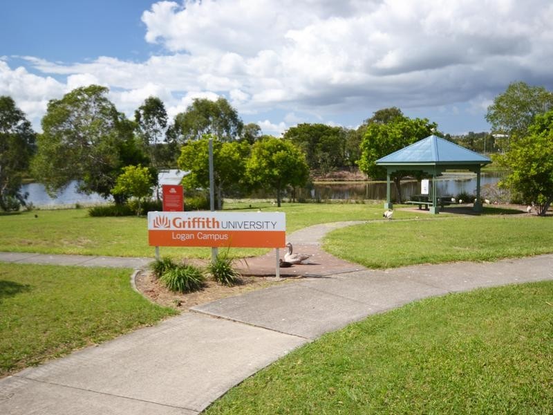 9 Golfgreen Tce, Meadowbrook QLD 4131