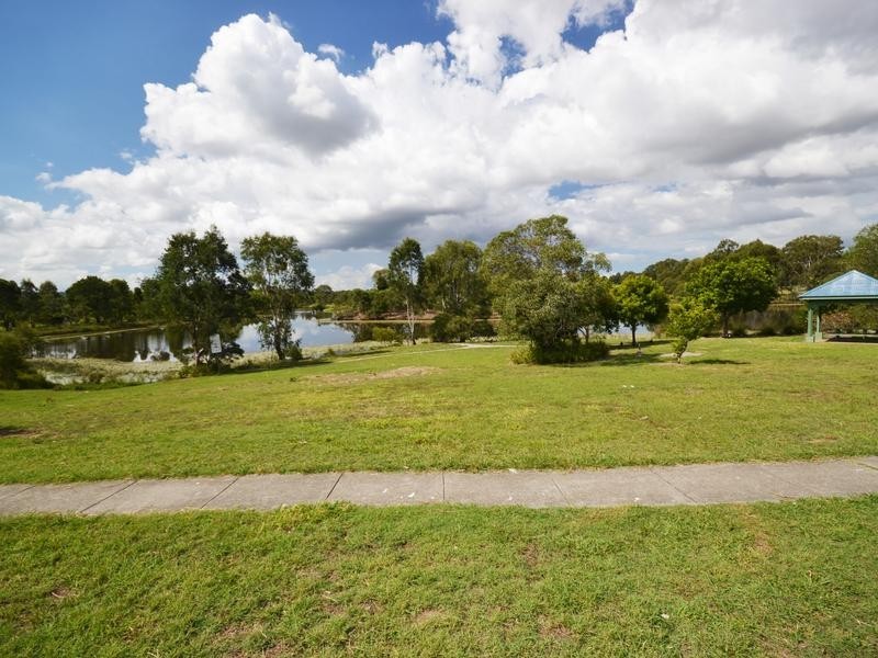9 Golfgreen Tce, Meadowbrook QLD 4131