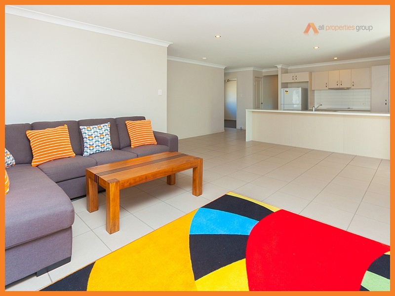 16 John Davison Place, Crestmead QLD 4132