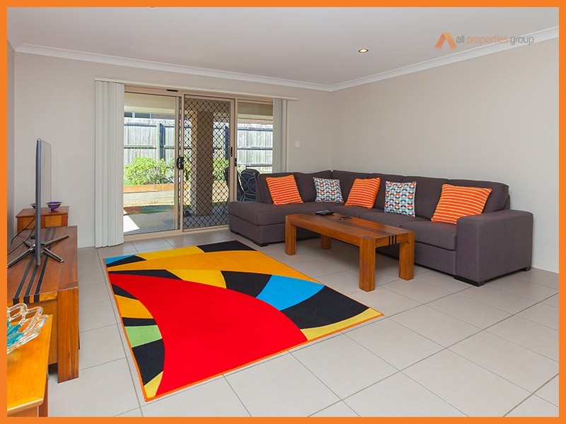 16 John Davison Place, Crestmead QLD 4132