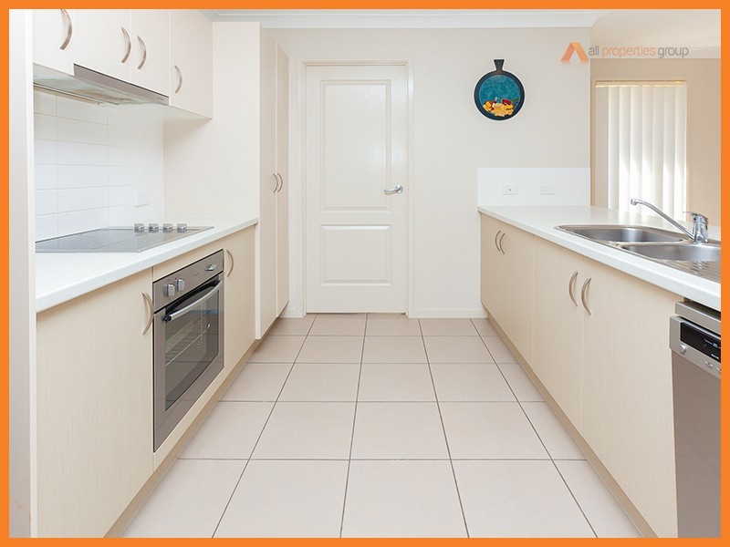 16 John Davison Place, Crestmead QLD 4132