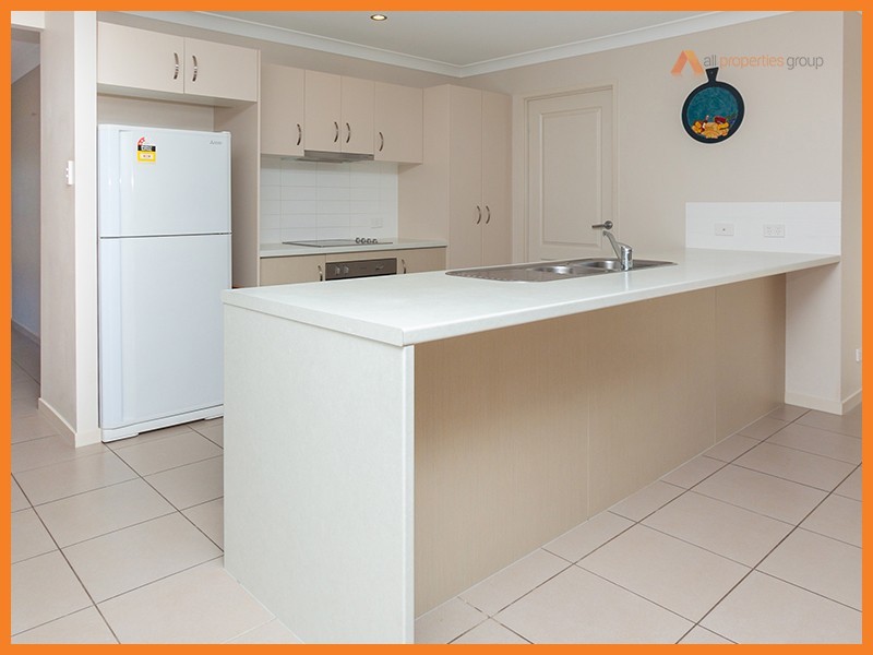 16 John Davison Place, Crestmead QLD 4132