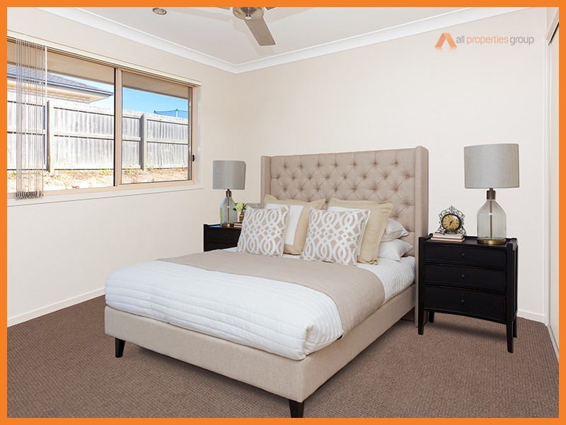 16 John Davison Place, Crestmead QLD 4132