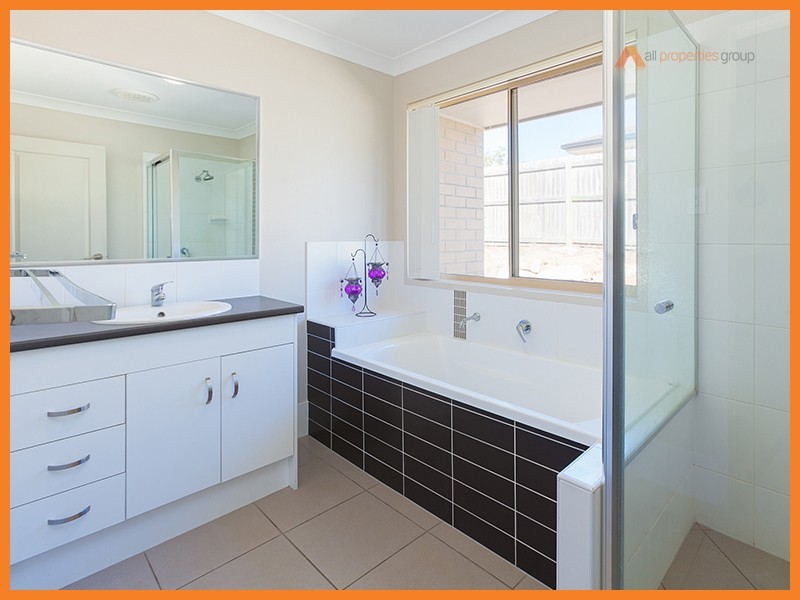 16 John Davison Place, Crestmead QLD 4132