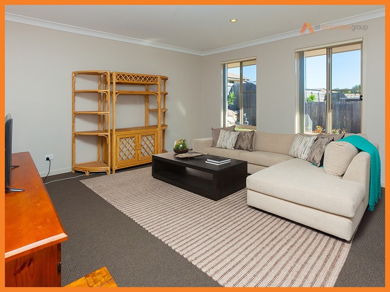 16 John Davison Place, Crestmead QLD 4132
