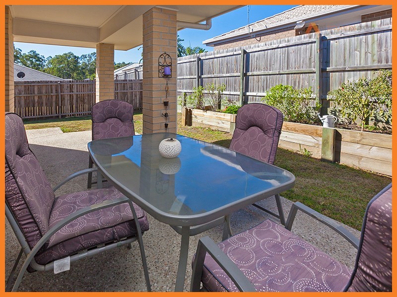 16 John Davison Place, Crestmead QLD 4132