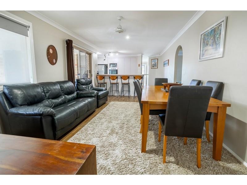 27 VIROSA CT, Regents Park QLD 4118