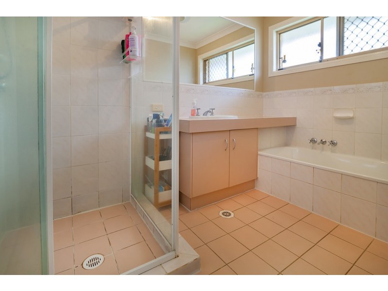 27 VIROSA CT, Regents Park QLD 4118