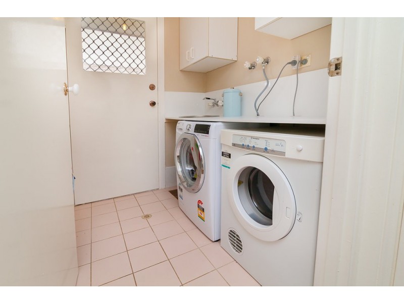 27 VIROSA CT, Regents Park QLD 4118